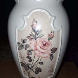 Porcelain VASE WITH PINK ROSES