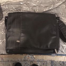 Kenneth Cole Reaction Leather Computer Bag W/ Matching Sunglasses 