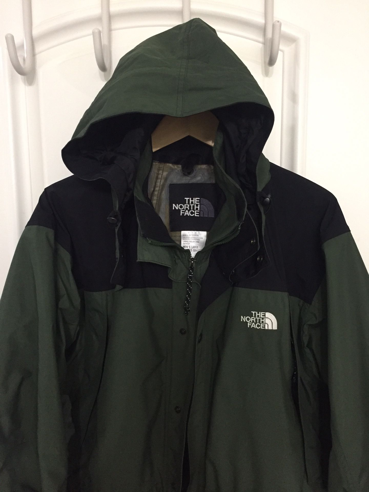 Excellent Condition - NorthFace men’s Large Rain Jacket with foldable hood