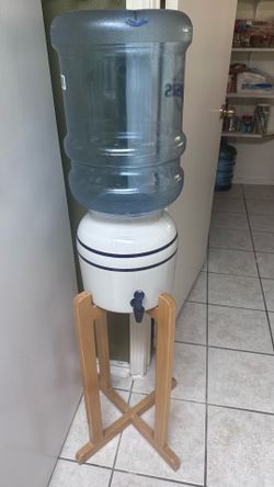 Ceramic Water dispenser with stand
