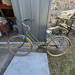 Vintage 1973 Schwinn Breeze 3 Speed Cruiser 