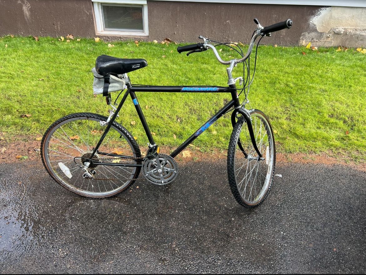 Fuji Boulevard bike 26X1.95 bicycle 10 speed with tools bag
