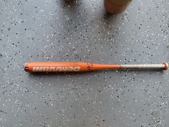 Demarini Defiance 34in 26ozsofftball Bat