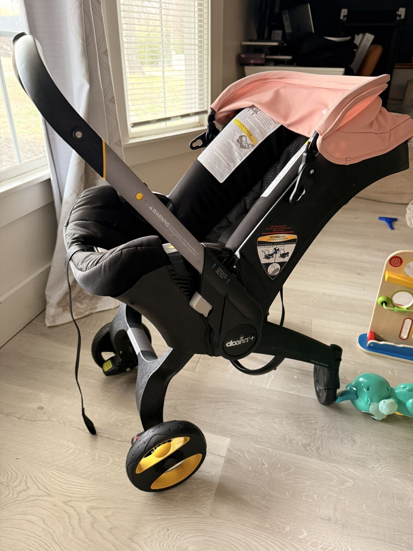 Doona Car seat/Stroller w/ 2 Bases