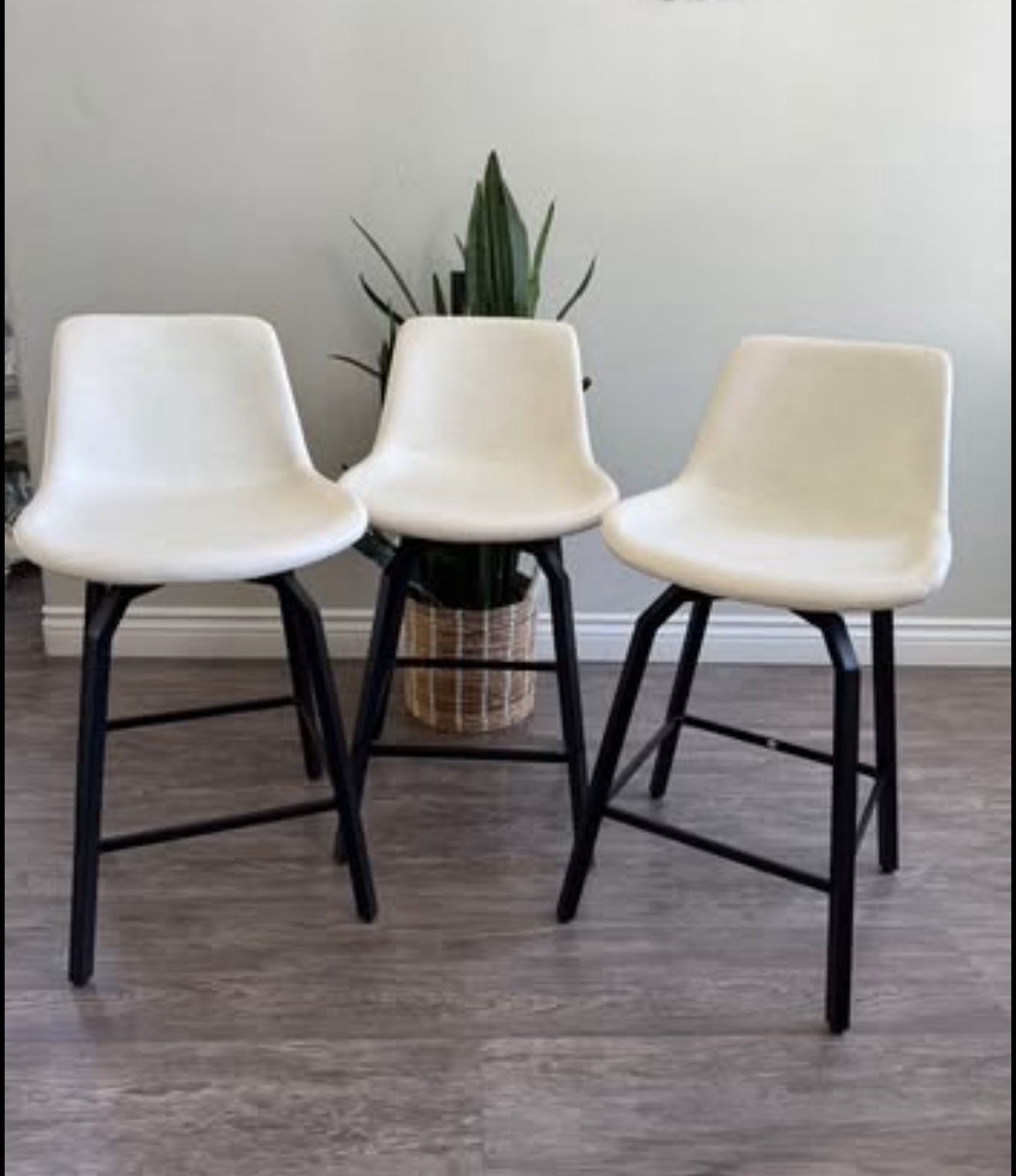 LUE BONA 360° Swivel Bar Stools Set of 3, 26 Inch Counter Height Bar Stools, Modern Faux Leather wit