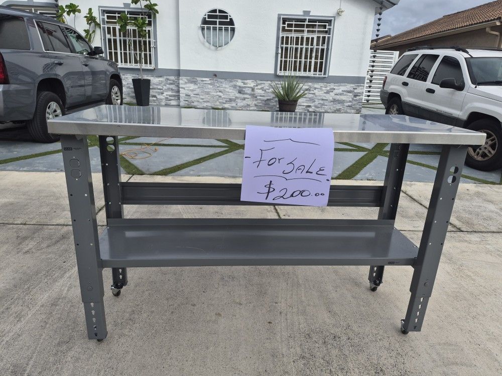 
🛠️ Heavy-Duty Stainless Steel Workbench