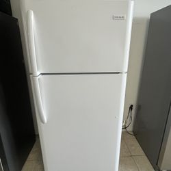Refrigerator Frigidaire 30”