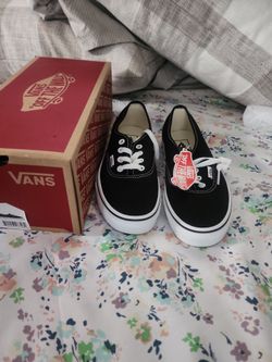 Brand new Vans black/white size Men's 5.5/ Women's 7 box included