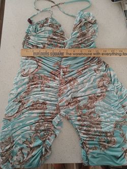 jumper spaghetti itzy. Small tight may fit medium size. stretches. tight spandex