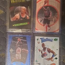 Lot of 4 Michael Jordan cards