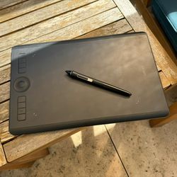 Wacom Intuos Pro Medium Drawing Tablet
