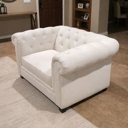 LIVING SPACES Beautiful White Sofa Chair