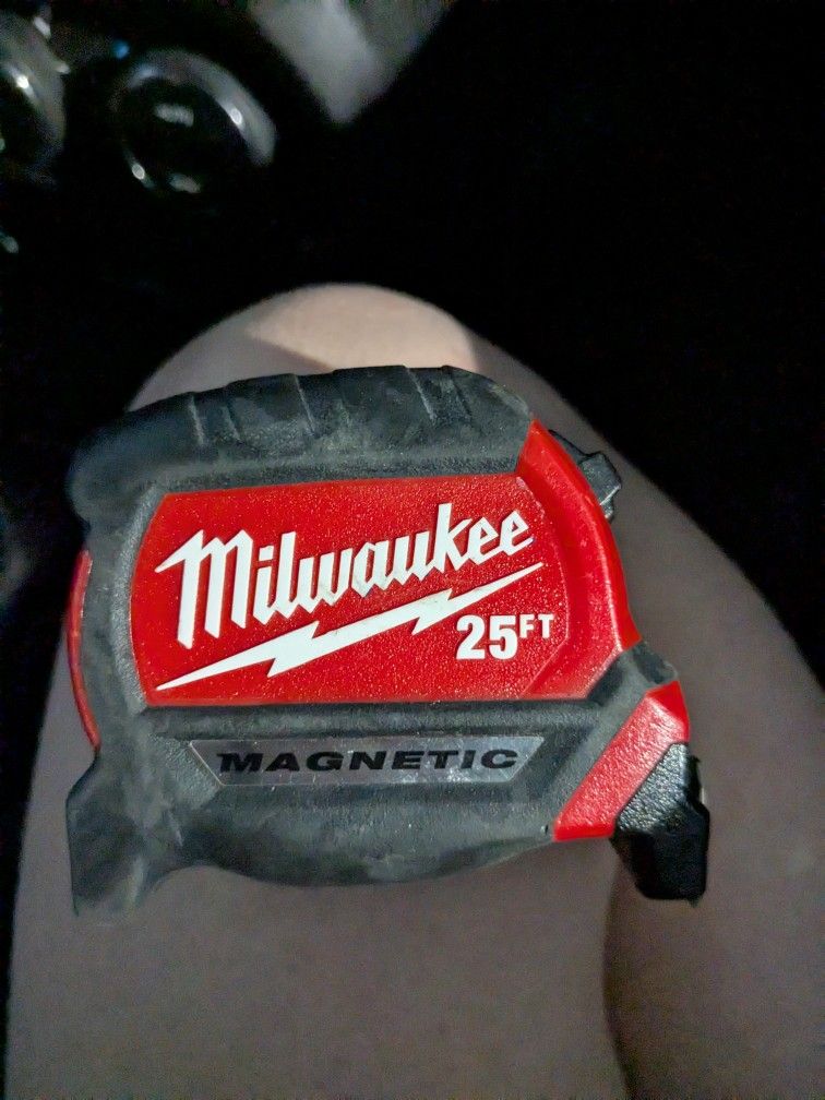 Milwaukee Tape Measure