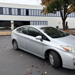2011 Toyota Prius – PART OUT / PARTS ONLY – hybrid battery / catalytic converter available”