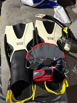 U.S. Divers Snorkel Set with Fins and Speedo Gloves