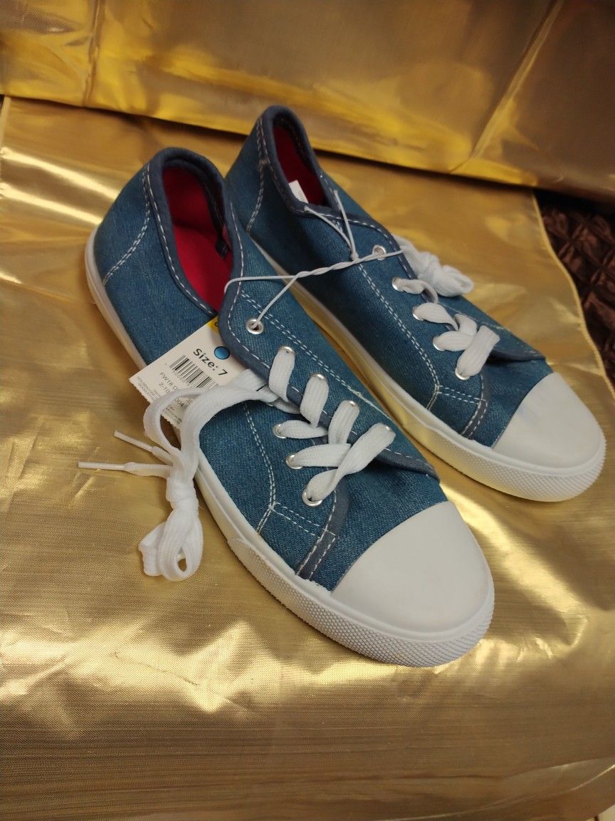 New With Tags Chuck Taylor Style