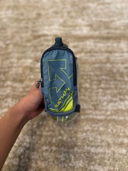 Nathan handheld squeeze bottle