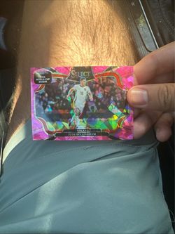 Jude Bellingham Panini Prizm World Cup Field Level Pink Cracked Ice Parallel
