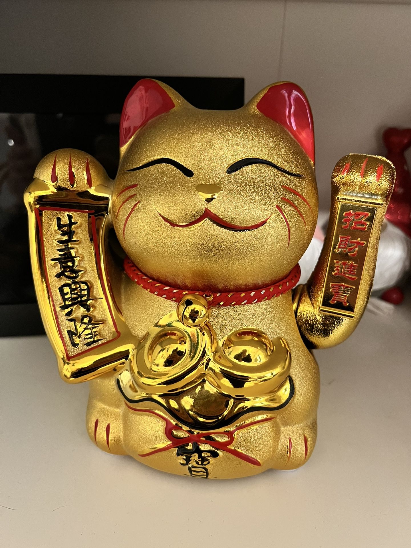 Waving Chinese Cat