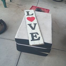 Love Sign 4' Hangable