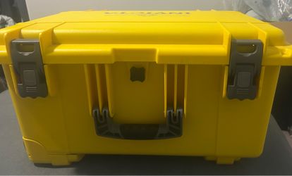 Invicta  50 count case w/wheels