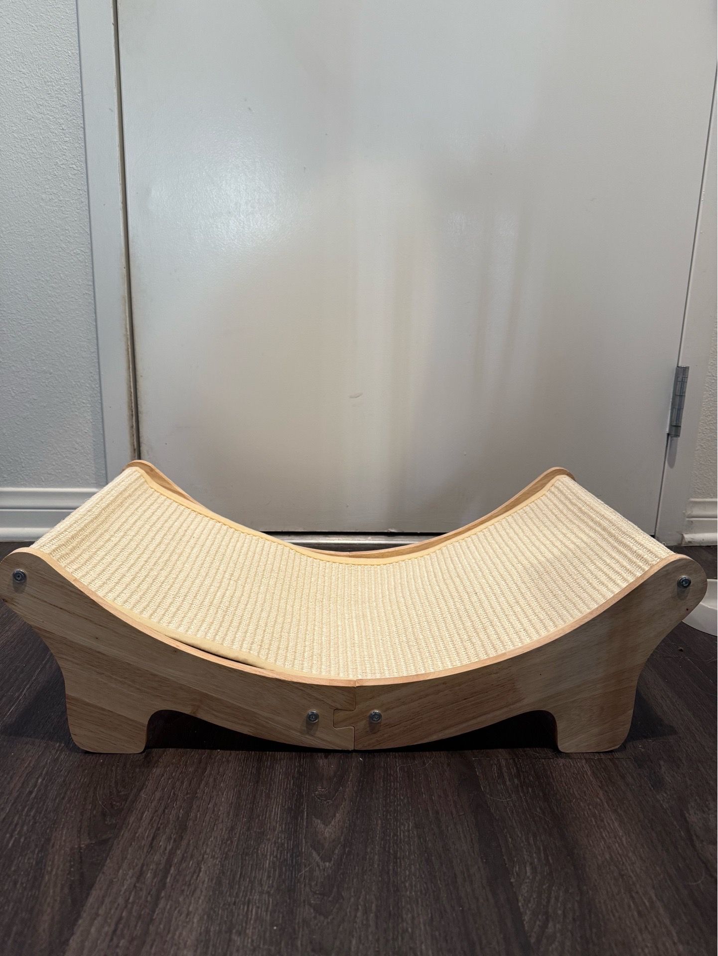 Cat scratcher bed