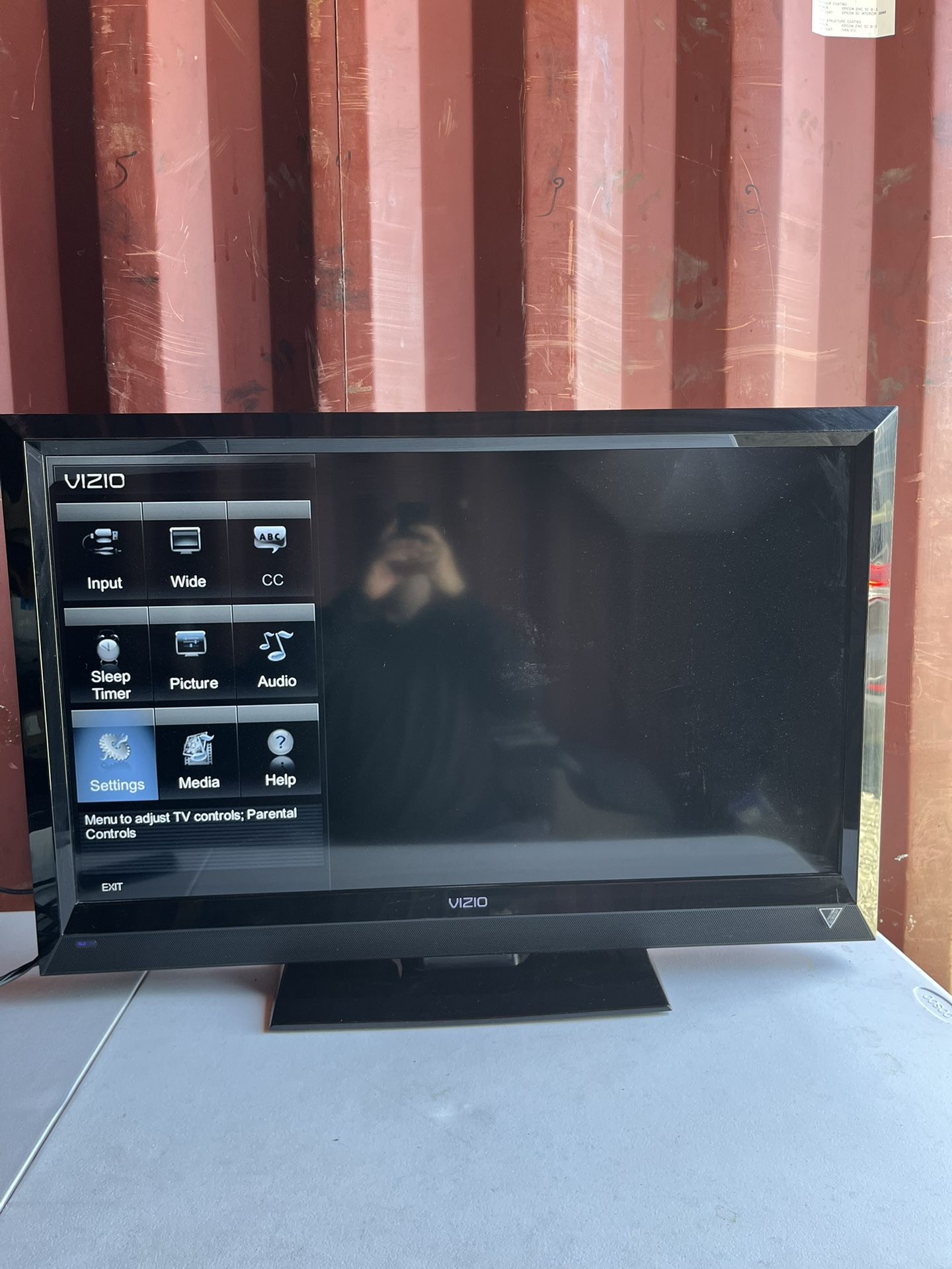 VIZIO - 39" Class (38-1/2" Diag.) - LCD - 1080p - 60Hz - HDTV with remote