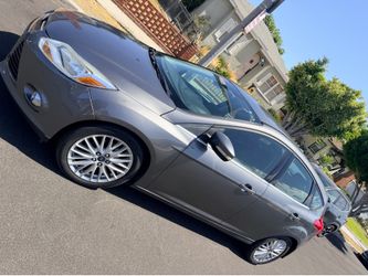 2012 Ford Focus - runs and drives great