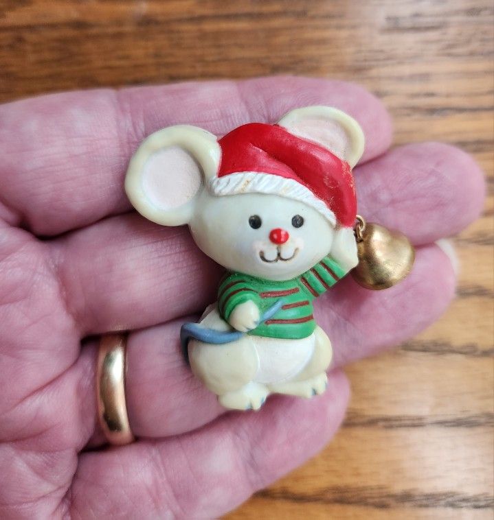 Vintage Hallmark Christmas Mouse Lapel Pin