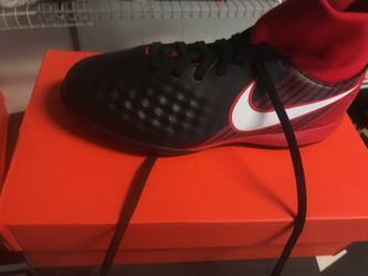 Jr marista Nike 4 1/2 ,5 or 51/2