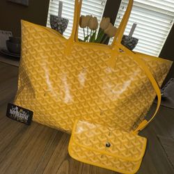 Fashion Tote With Detachable Small Wallet $140