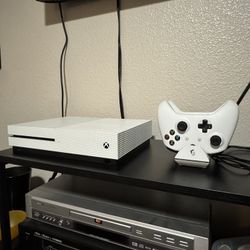 Xbox One S and Controllers