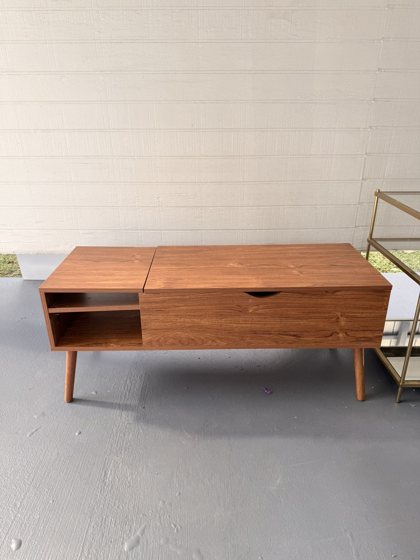 Wooden Coffee Table With Storage & Lift