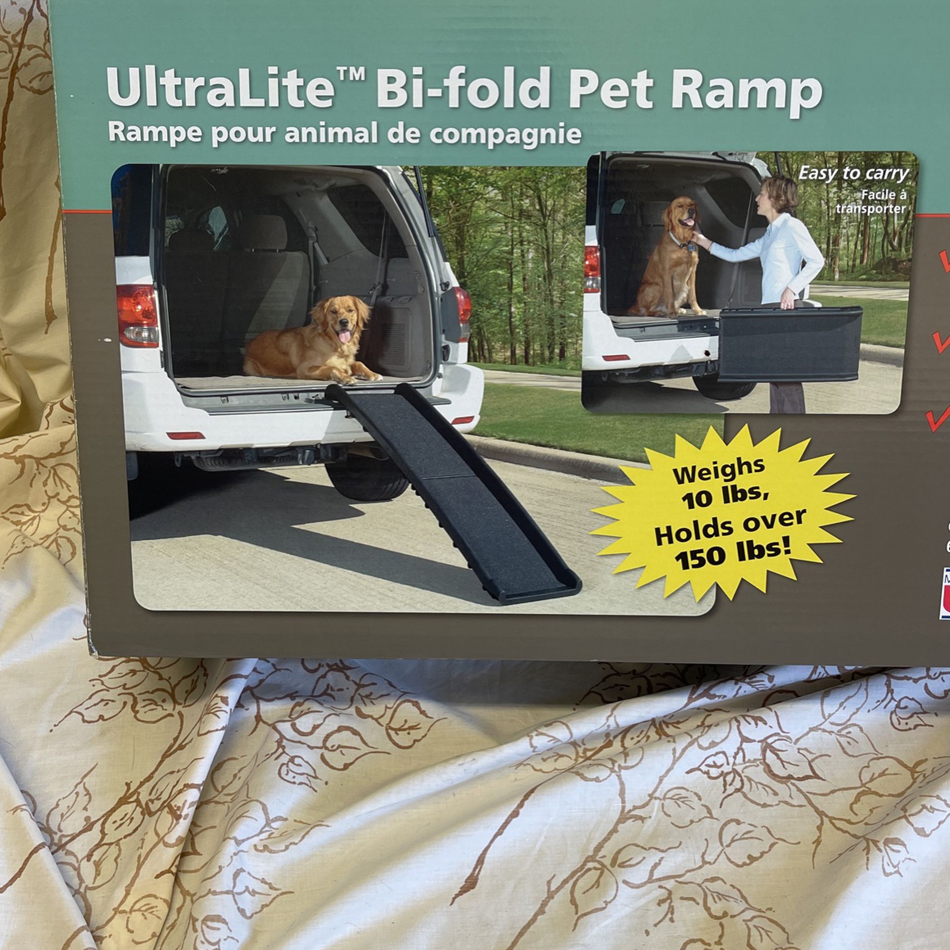 NEW Bi-fold DOG RAMP Weighs 10 pounds Holds over 150 pounds!