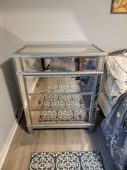 Pier 1 Imports - Silver Mirrored Dresser set (Exc. Condition)