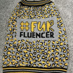 Dog’s sweater VIBRANT LIFE  size large, used, great condition. Fits a large size dog.