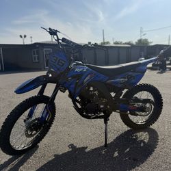 Dirt Bike 250cc Gas 4 Stroke 