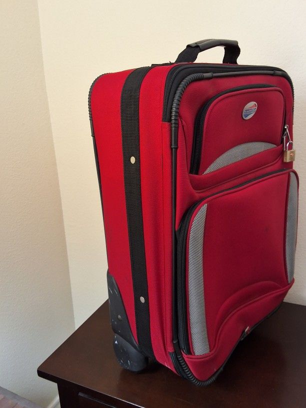 American Tourister 18.5" Spinner Luggage – Compact, Lightweight & Travel-Ready

