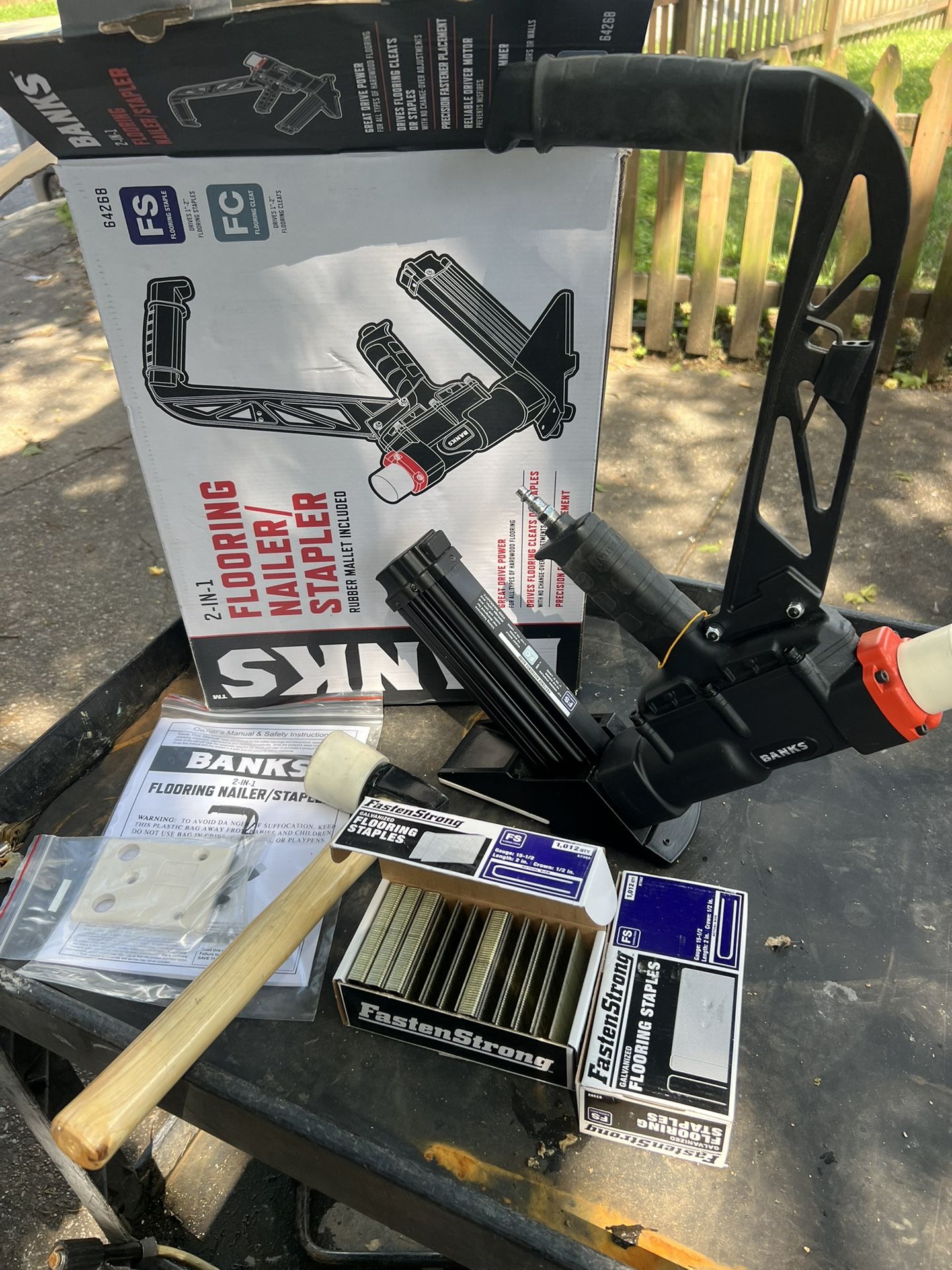 BANKS FLOORING NAILER/STAPLER W/ 2 nailer box