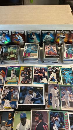 Large Lot of MLB Baseball Cards