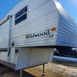 2004 Forest River Wildwood 5th Wheel 