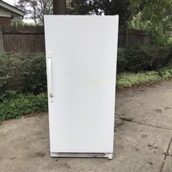 Free Delivery- Kenmore 21 Cu.ft Refrigerator .