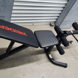 ****WEIGHT BENCH AND SQUAT RACK LIKE NEW****