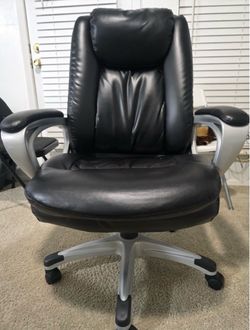 Black Leather Executive Office Chair (STEAL PRICE)