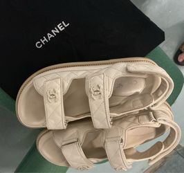 Chanel Dad Sandals Quilted Beige Lambskin, Size 41 (8.5 US), Authentic Excellent Condition, Velcro, Interlocking  Chain CC