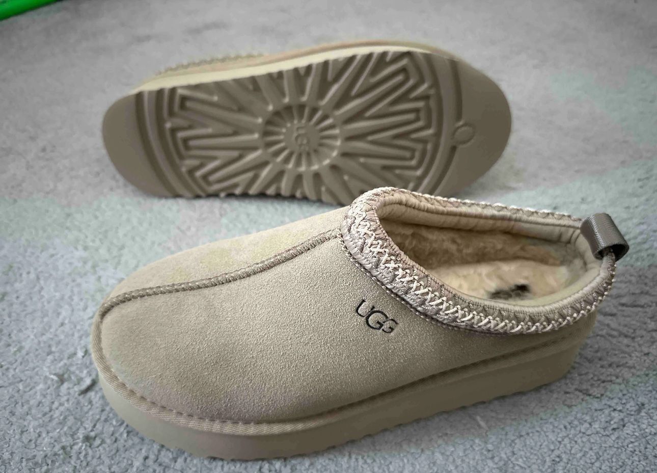 UGGS SAND