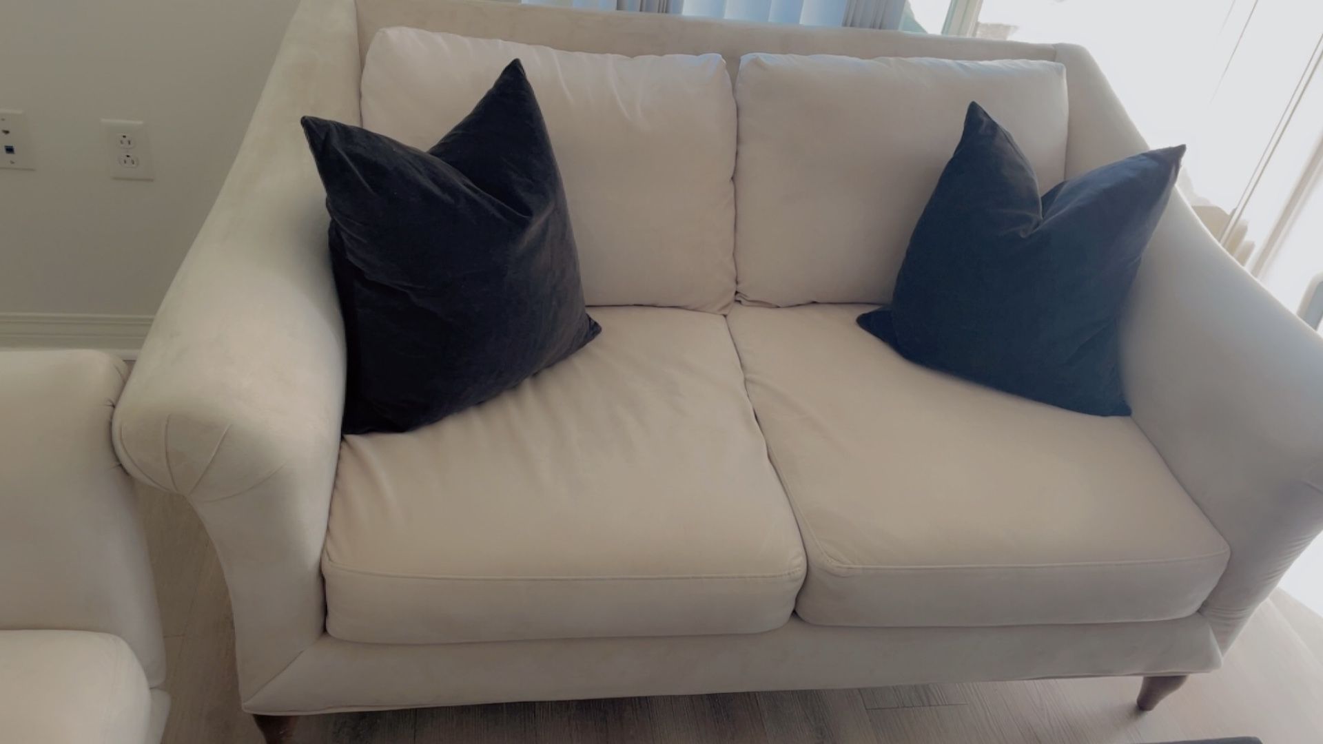 2 Sofas