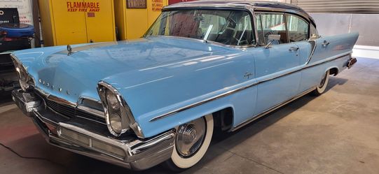 1957 Lincoln capri