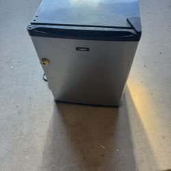 Sanyo Mini Fridge