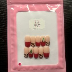 Handmade press-ons 💅🏽 